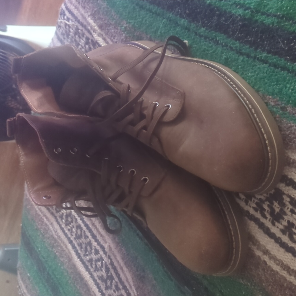 Men's Classic Brown Lace-Up Boots